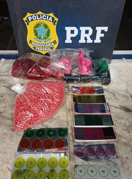 PRF prende mulher com 1.200 cápsulas de emagrecedores irregulares na BR-365, em Uberlândia