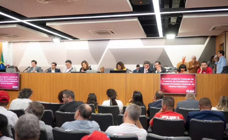 Deputados e ministros defendem mobilização para acelerar fim da escala 6x1 ainda em 2026