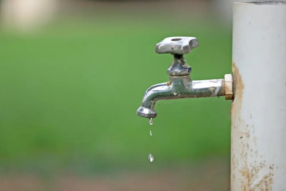 Histórico de falta d’água durante calor extremo preocupa moradores da Grande BH