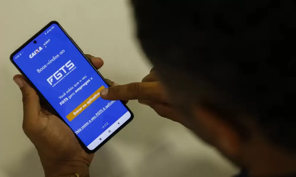 Trabalhadores já podem usar saldo do FGTS para quitar dívidas pelo Desenrola Brasil