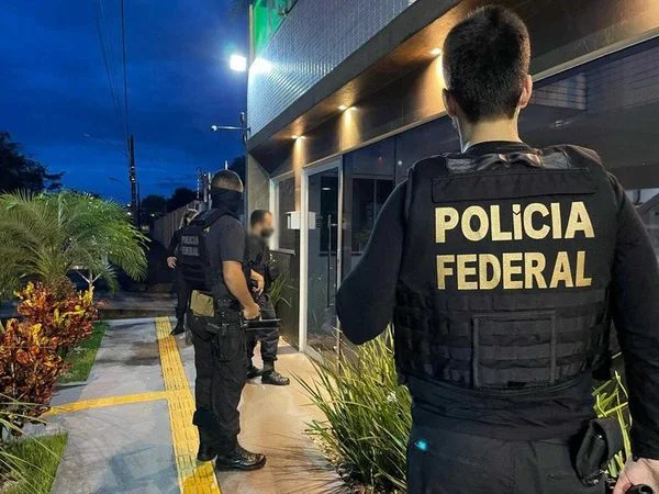 Brasileiro procurado pela Interpol por homicídio é extraditado para Minas