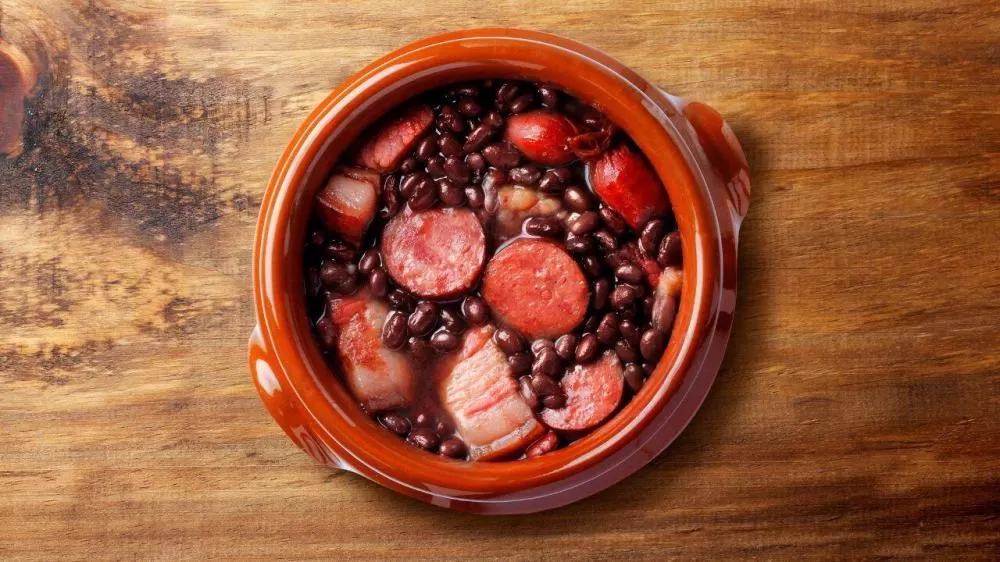 Feijoada dos Sonhos: Evento beneficente em Lagoa Santa apoia projeto de moda sustentável para mulheres 