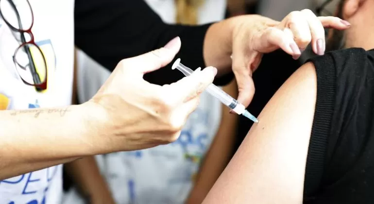Prefeitura de Belo Horizonte abre novo posto de vacinação contra a gripe na região central da capital