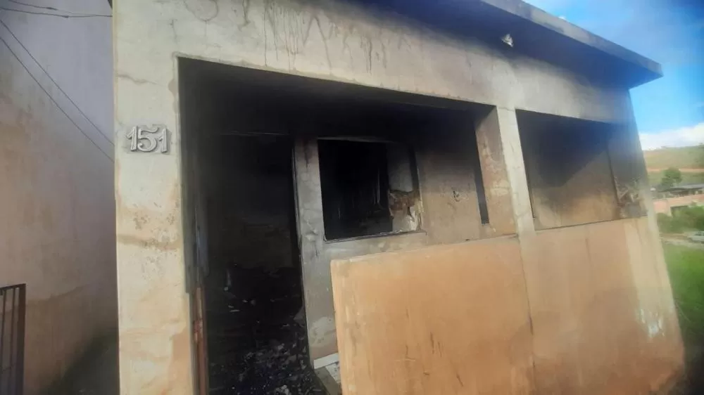 Criança de 3 anos morre após incêndio atingir residência em Dores de Campos