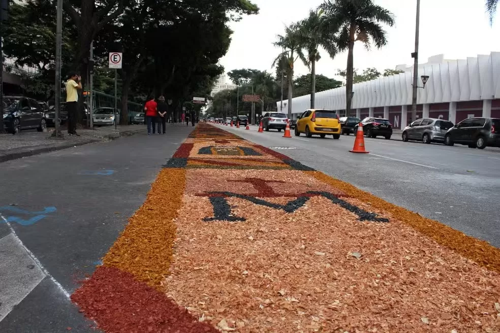Celebrações de Corpus Christi mobilizam missas, procissões e tapetes em BH e cidades históricas de Minas