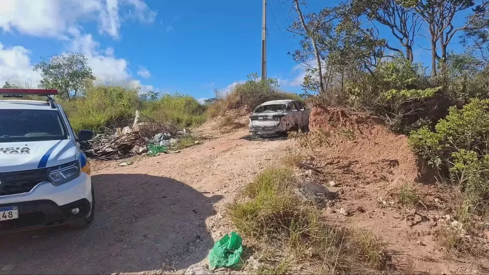 Motorista de aplicativo é encontrado carbonizado dentro de carro incendiado na Grande BH