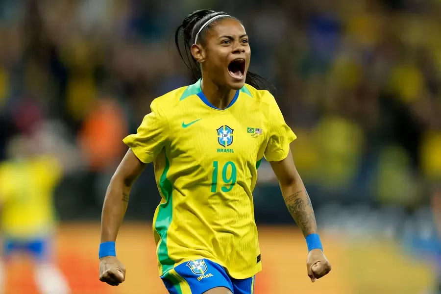 Seleção Feminina vence os EUA de virada e chega à 4ª vitória consecutiva