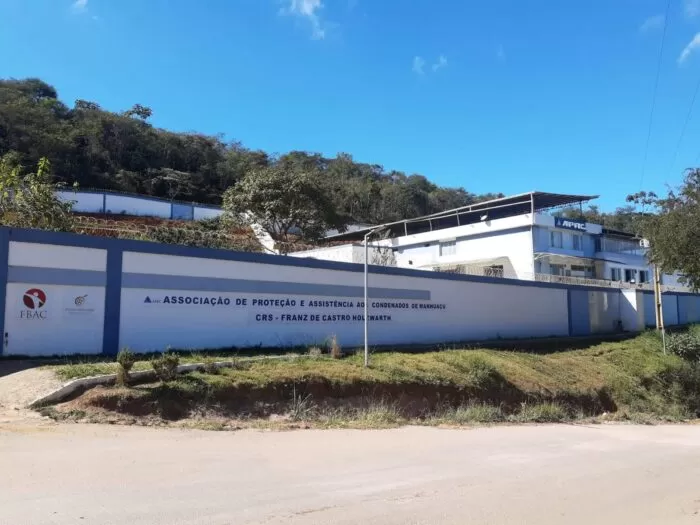 Preso é suspeito de tentar matar companheira durante visita em Apac de Minas Gerais