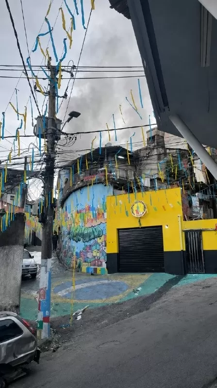 Casa de dois andares pega fogo na região Centro-Sul de Belo Horizonte