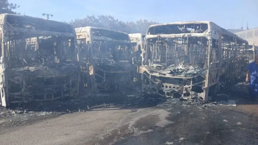 Polícia Civil apura incêndio em garagem de ônibus na região Noroeste de Belo Horizonte