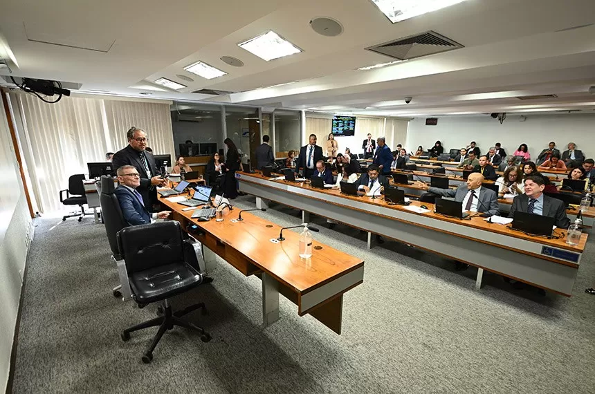 Projeto de lei que autoriza presos a trabalharem com reciclagem avança no Senado