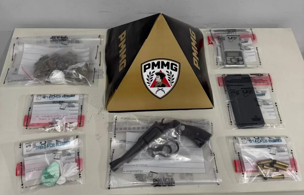 Jovem finge estar dormindo para escapar da PM, mas acaba preso por tráfico de drogas