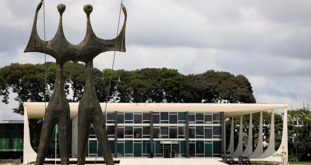 Flávio Dino determina multa diária para estados e municípios que não prestaram contas de emendas Pix destinadas a eventos