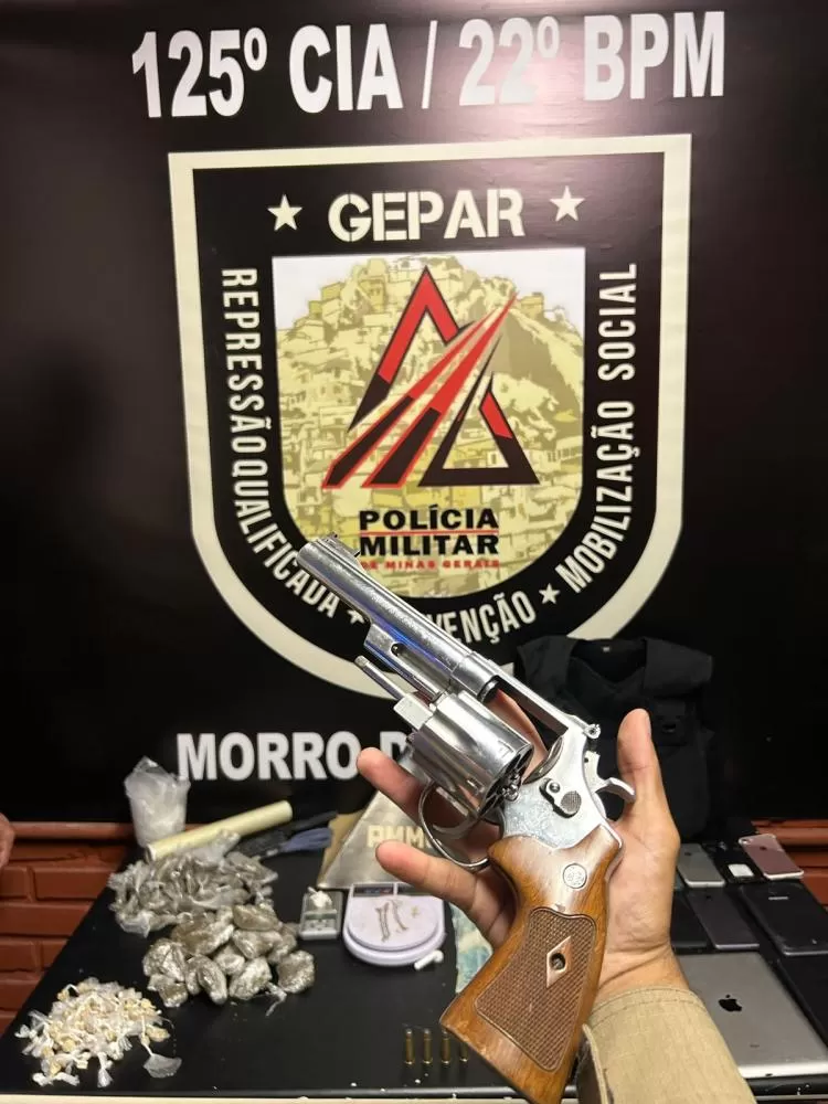 Operação da PMMG apreende drogas e arma de grosso calibre em aglomerado da capital 