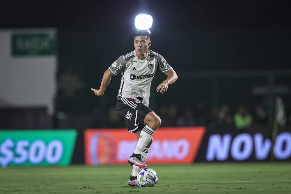 Alan Franco do Atlético é destaque em ranking mundial às vésperas da Copa do Mundo