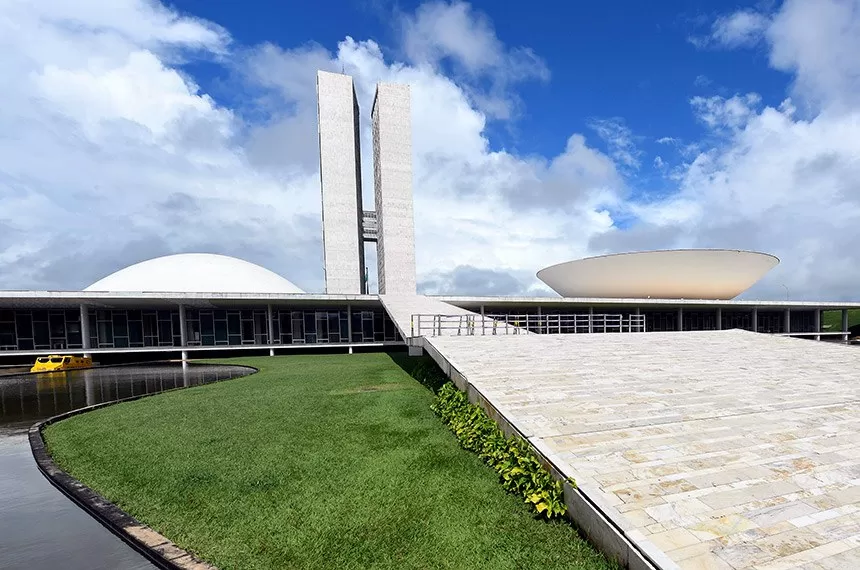 Projeto que prevê pagamento automático de pensão alimentícia avança no Senado