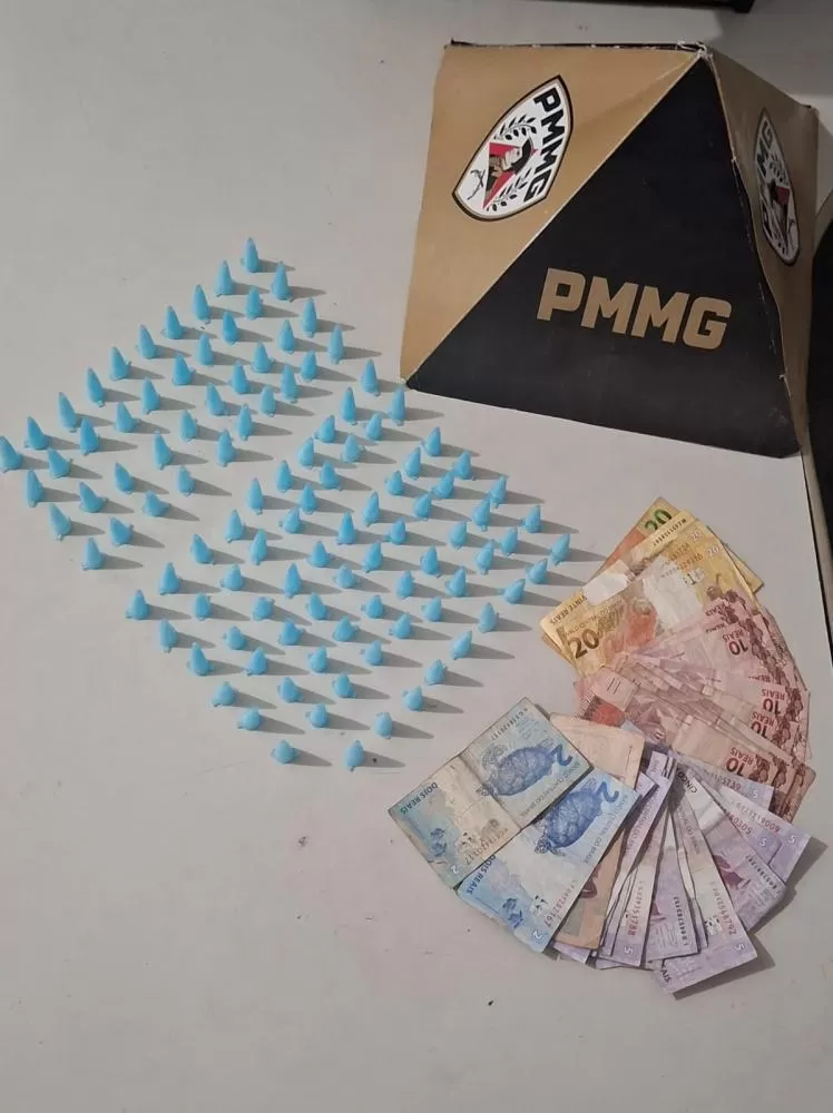 Homem é preso com mais de 100 pinos de cocaína durante operação da PM na Pedreira Prado Lopes