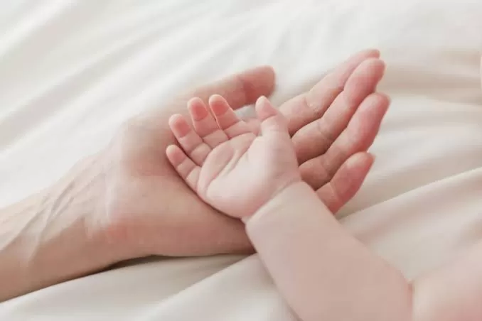 Hospital de Belo Horizonte é condenado após bebê sofrer traumatismo craniano ao cair durante parto