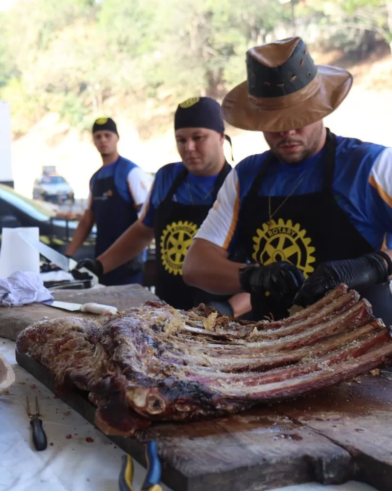 Rotary Club de Vespasiano promoverá 7ª edição da tradicional Costela Fogo de Chão em junho