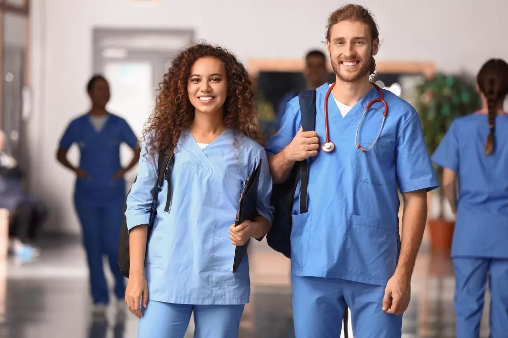 Governo cria política nacional para formação médica e torna Enamed obrigatório para exercício da profissão