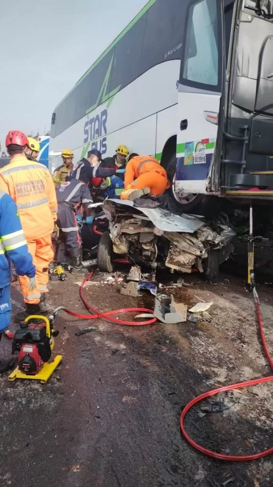 Grave acidente interdita BR-262 e mobiliza equipes de resgate em Betim