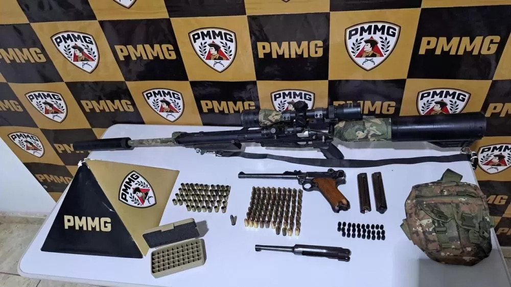 Motorista embriagado é preso com armas e munições após bater em três postes em Matipó 