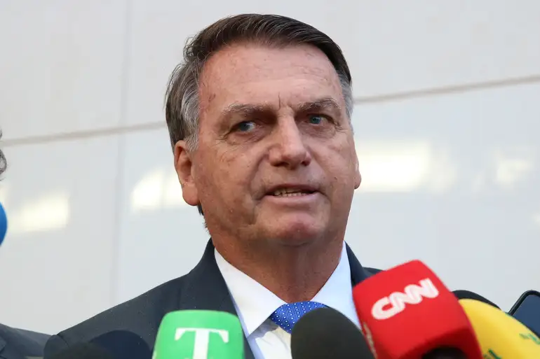Bolsonaro vai depor sobre pistola apreendida em blitz no Distrito Federal