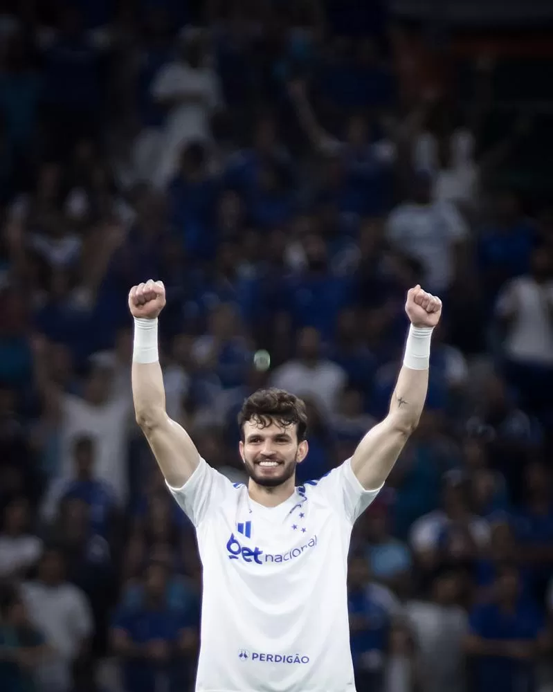 Clube inglês prepara proposta milionária para contratar goleiro Otávio, do Cruzeiro
