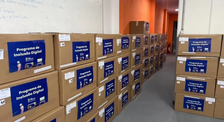 PBH entrega 107 computadores e amplia ações de inclusão digital em Belo Horizonte
