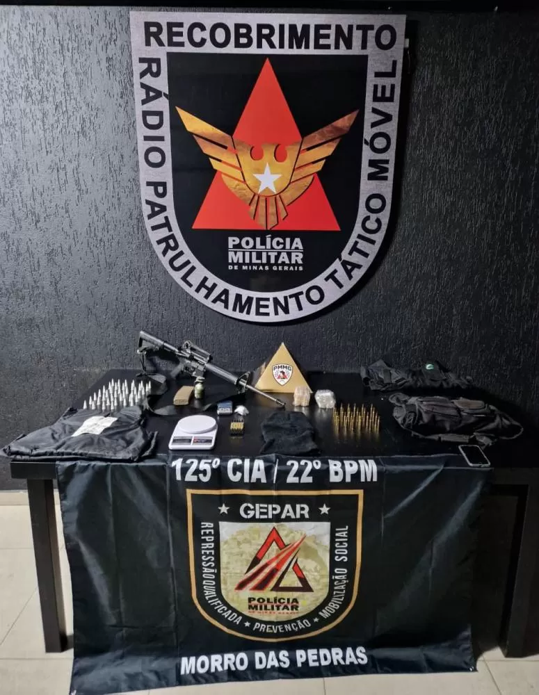 Homem é preso com fuzil e granada durante operação da PM no Morro das Pedras