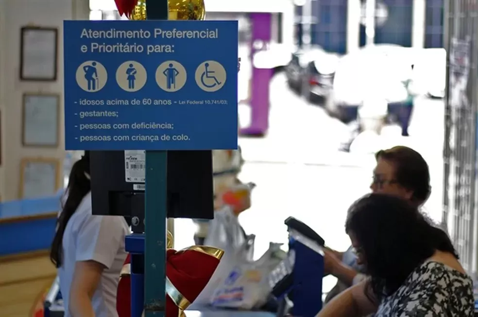 Atendimento prioritário para cuidadores de pessoas com deficiência passa a valer em Belo Horizonte