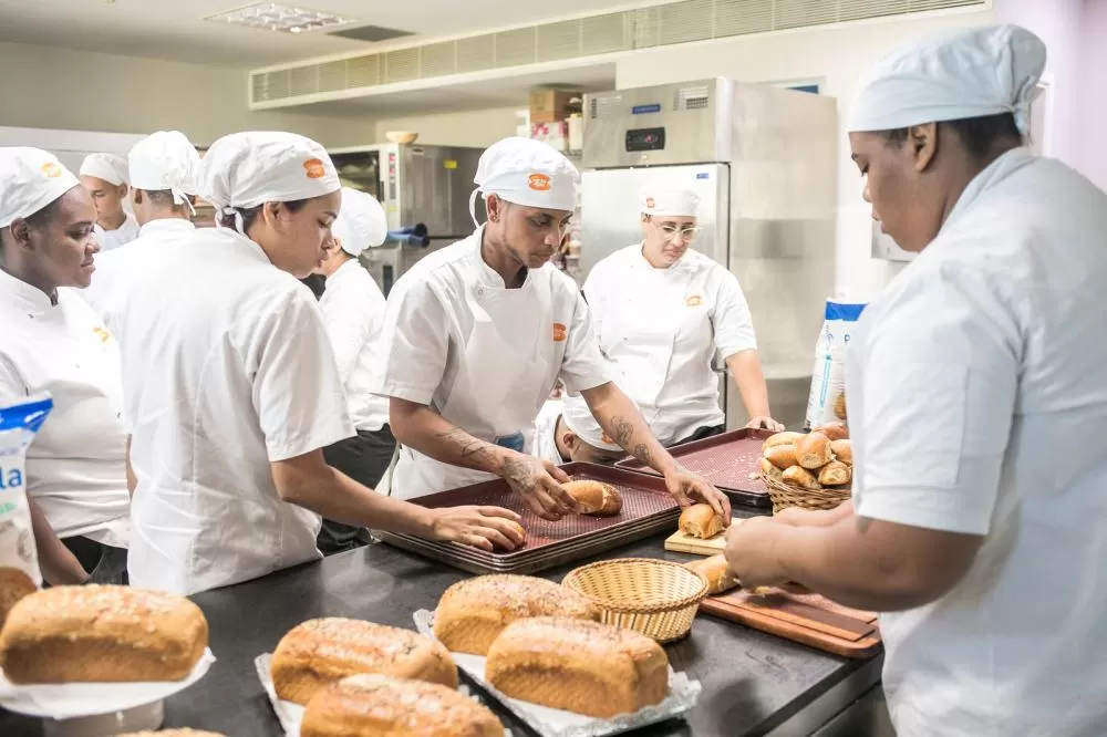 Curso gratuito de panificação e confeitaria oferece bolsa-auxílio e chance de emprego em BH