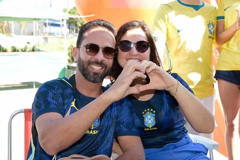 Praça da Copa bate recorde de público e celebra classificação do Brasil para as oitavas de final