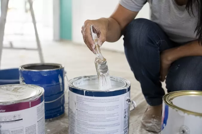 Nova lei reduz limite de chumbo permitido em tintas no Brasil