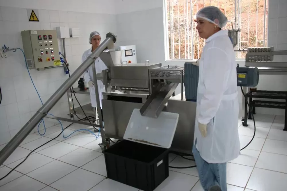 Epamig inaugura laboratório para extração de óleo de café e desenvolvimento de cosméticos