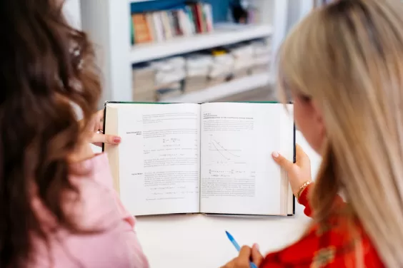 Câmara de BH pode votar projeto que autoriza reutilização de material didático em escolas particulares