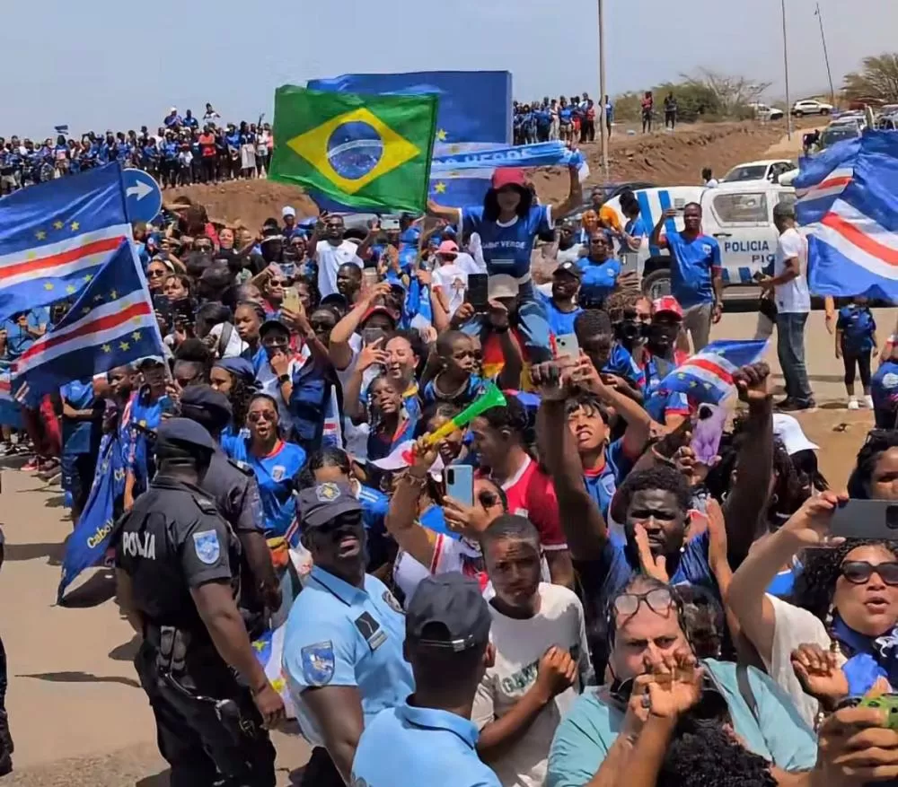 Seleção de Cabo Verde é recebida com festa após campanha histórica na Copa do Mundo