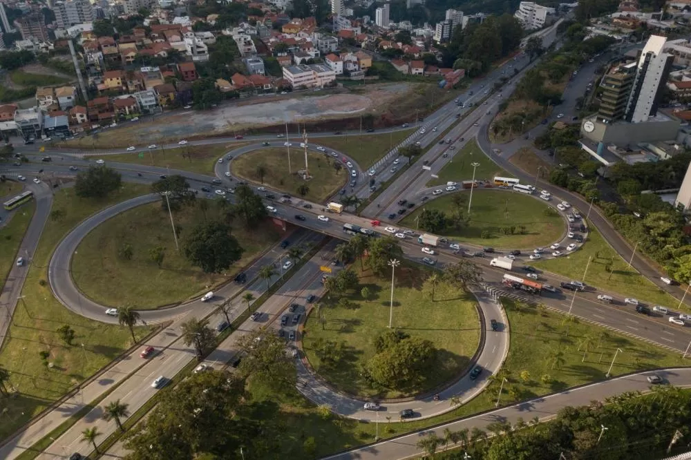 Obras de ampliação do Trevo do Belvedere são retomadas em Belo Horizonte