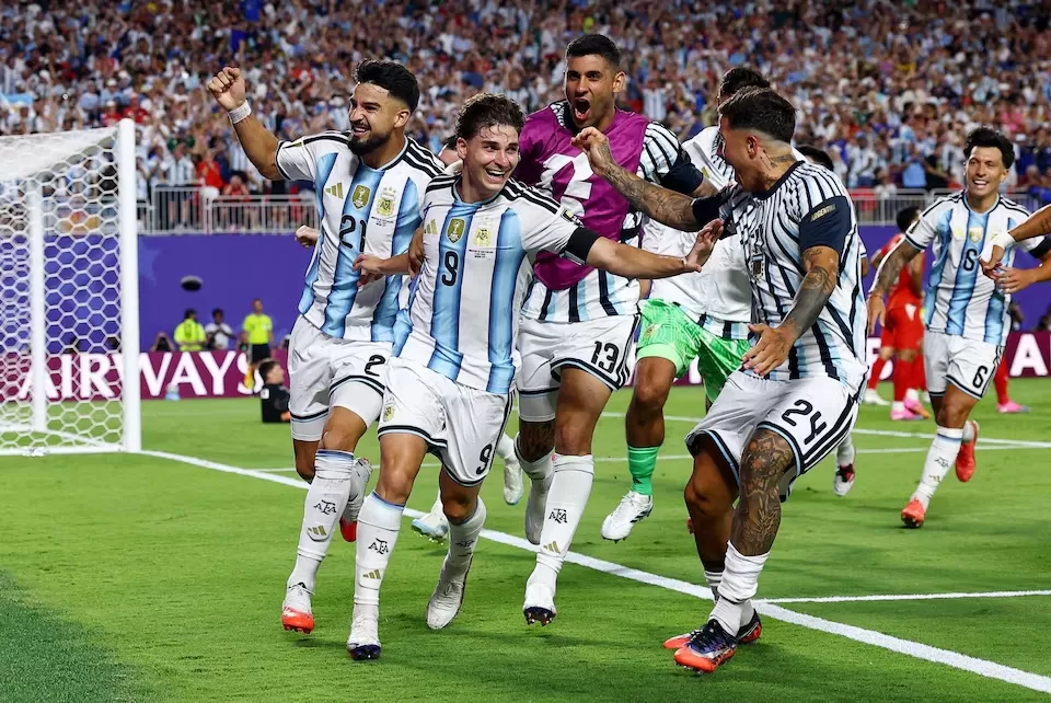 Com um a mais, Argentina faz dois na prorrogação e se classifica às semifinais da Copa do Mundo