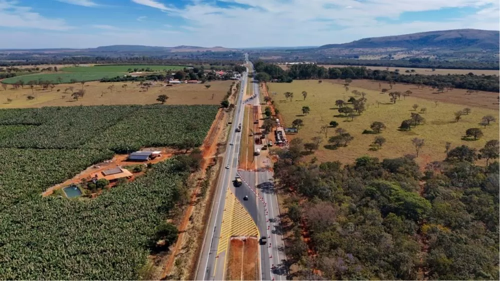 Obras na BR-040 impõe desvio temporário para instalação de balança de pesagem em movimento
