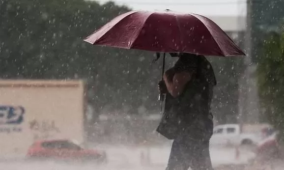 Defesa Civil de BH alerta para chuva, raios e ventos de até 50 km/h; veja orientações