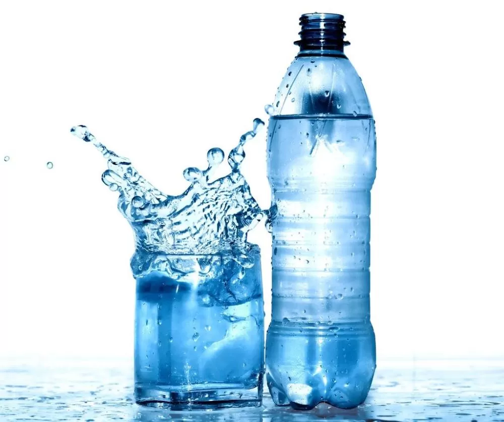 Anvisa retira produtos do mercado após identificar irregularidades em água mineral e energéticos