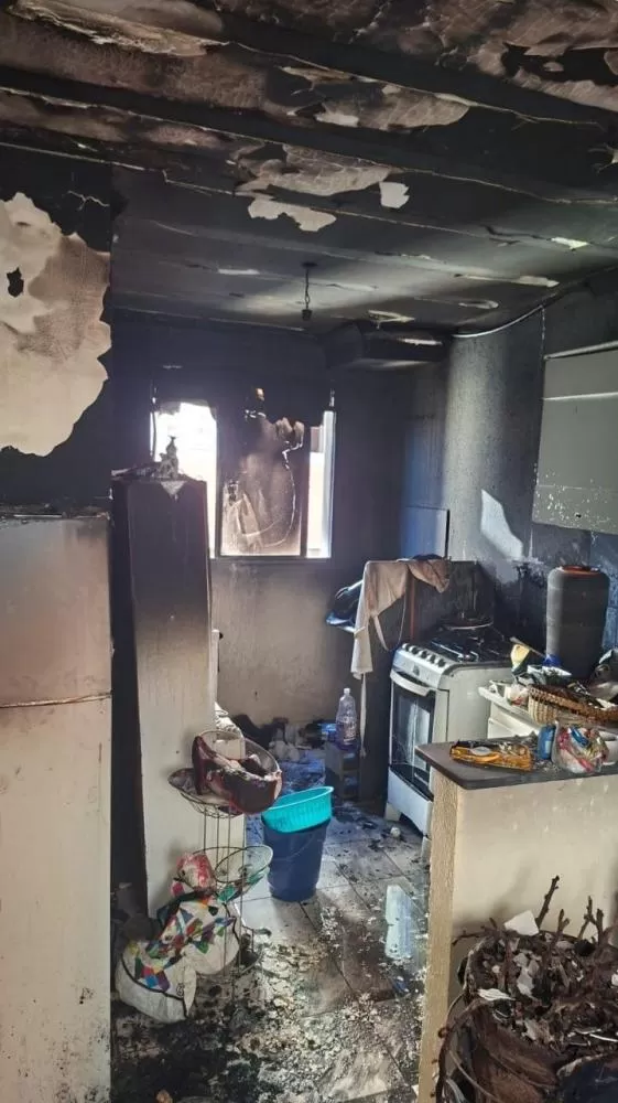 Mulher surta e põe fogo em apartamento em bairro de Contagem