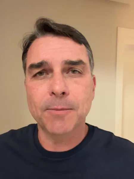 Flávio Bolsonaro chama decisão de Moraes de “vingança” e critica novas restrições ao pai