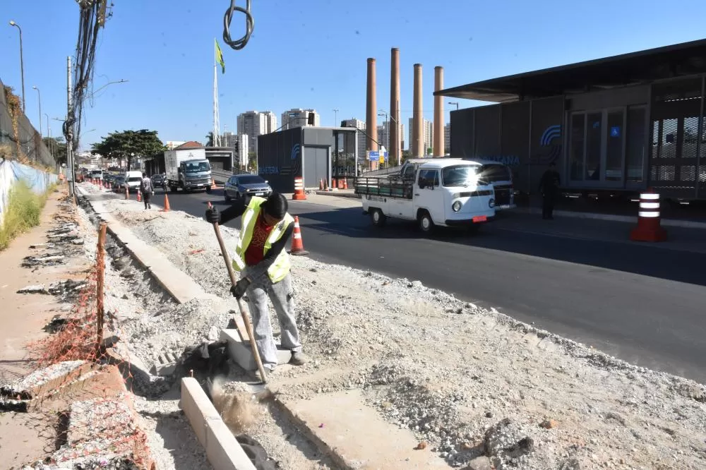 Obras para implantação do SIM avançam nas avenidas João César e David Sarnoff