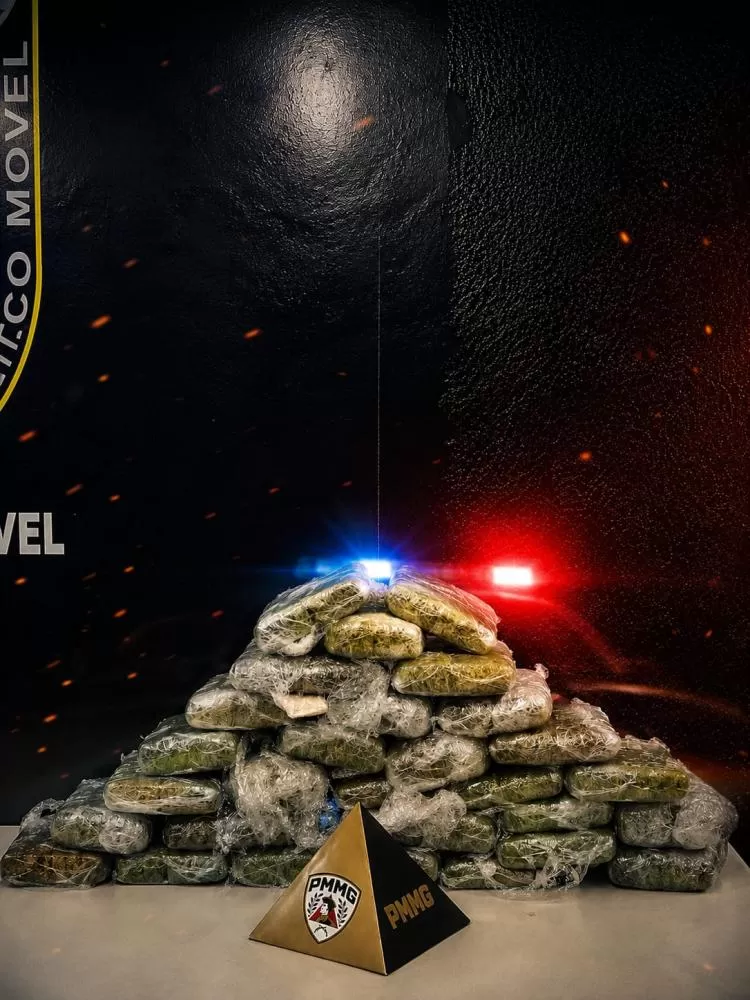 Trio é preso com 30 barras de maconha em Lagoa Santa; droga teria vindo do Pará