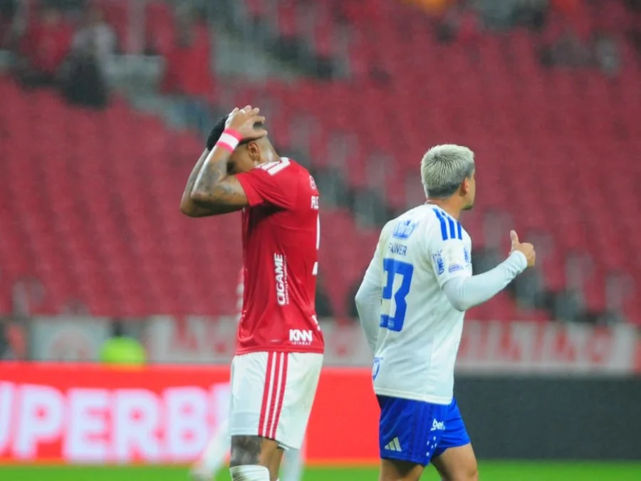 Cruzeiro vence o Internacional no Beira-Rio, quebra tabu de 16 anos e entra no G-7