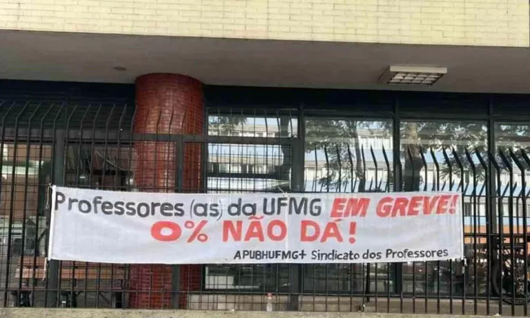 Professores da UFMG decidem manter greve