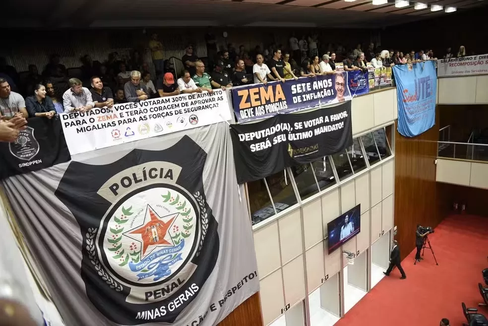 Reajuste dos servidores estaduais é aprovado na ALMG