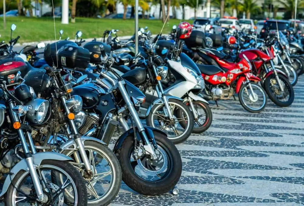 Câmara Municipal de Contagem destaca leis de segurança no trânsito durante semana de prevenção a acidentes com motociclistas